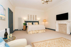 Bedroom 1 - The Duncan Suit